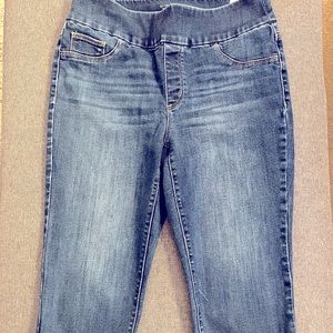 Chicos capri jean European sizing is 0- US size 4-6